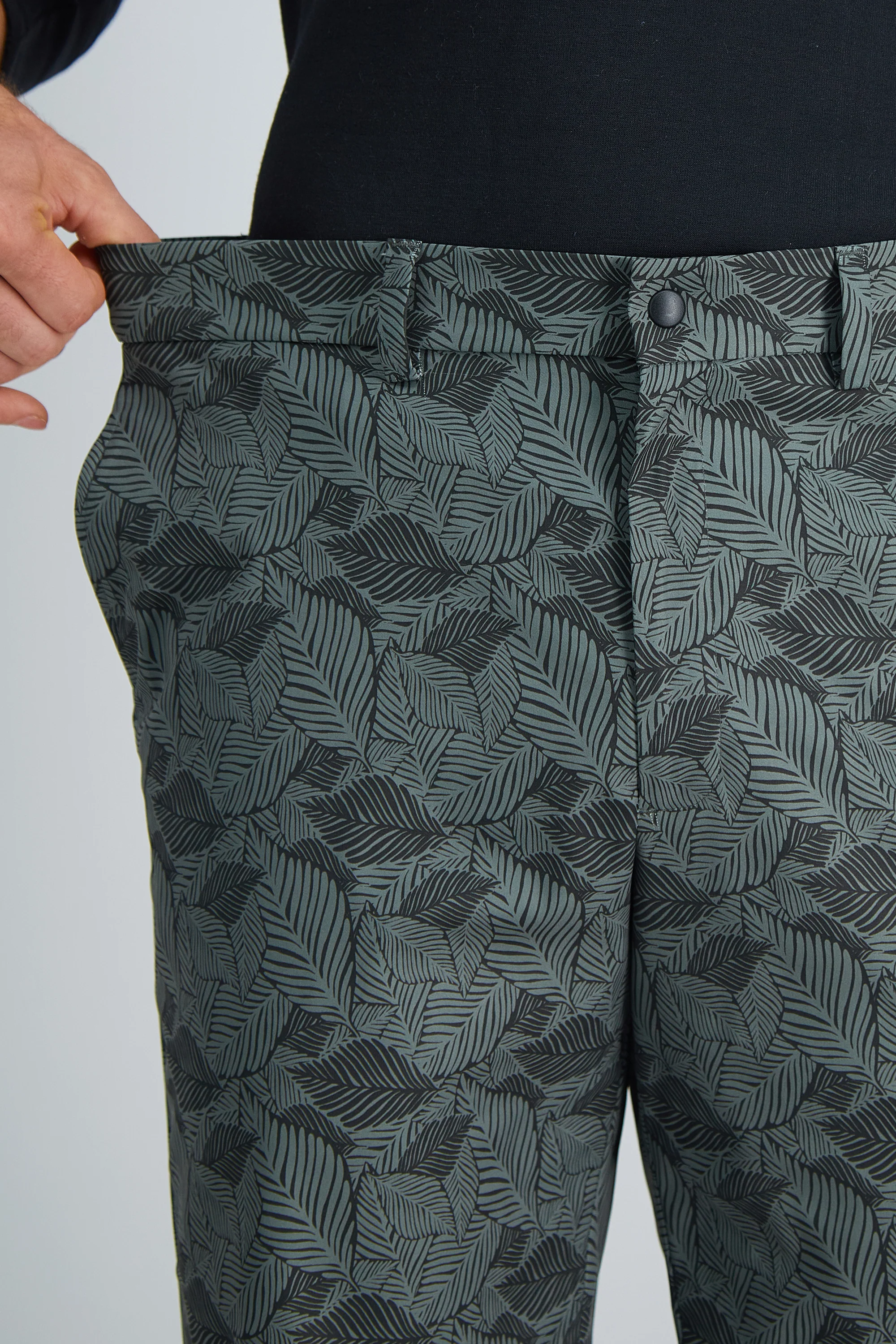 The Active Series™ Hybrid Leaves Print 9.5-inch Short - Image 10